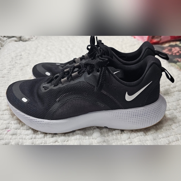 Nike React Escape Run 2 Women's Road Running Shoes.  Size 9.5 - Picture 1 of 7